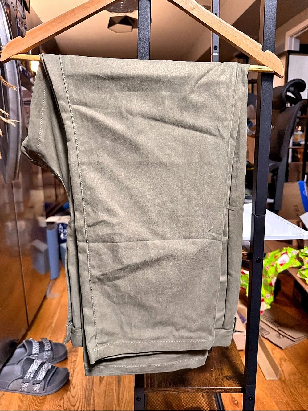 Amazon Essentials Men's Chinos Gray Pants Casual Business 42W x 30L NWOT